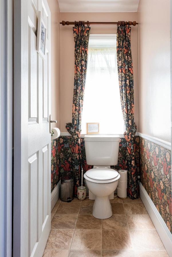 The Hillcrest Bed & Breakfast Ecton Екстериор снимка