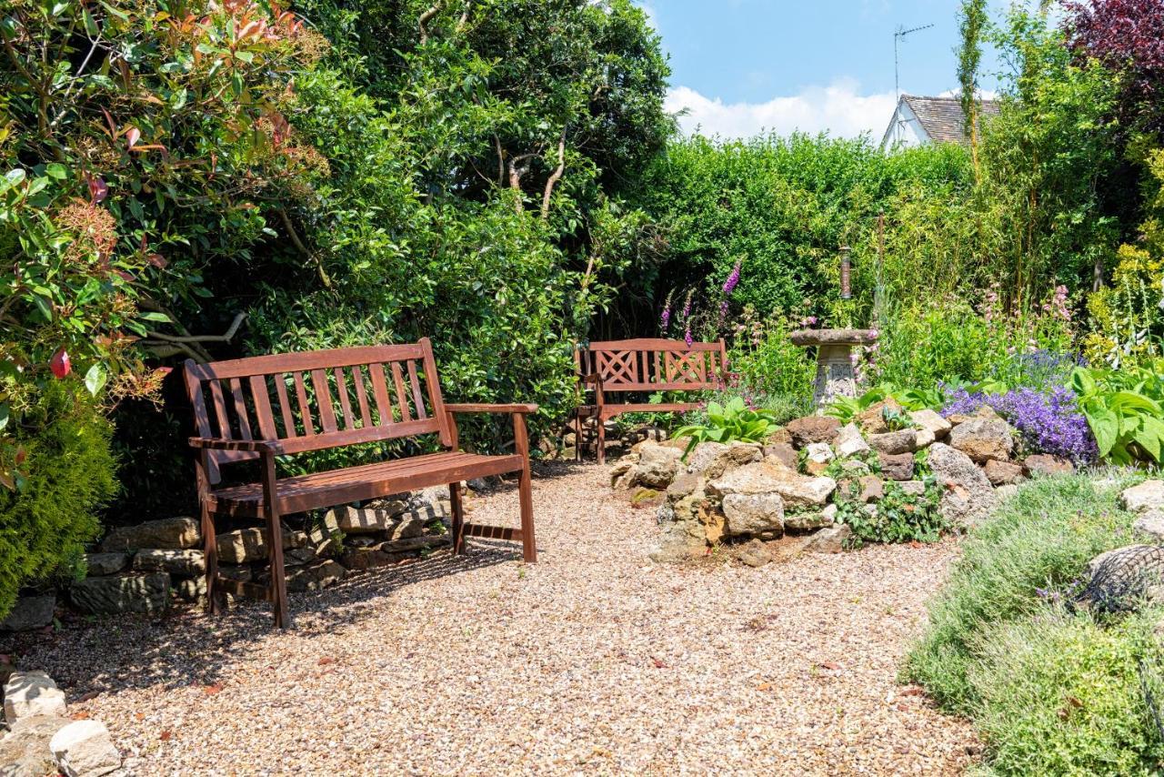 The Hillcrest Bed & Breakfast Ecton Екстериор снимка